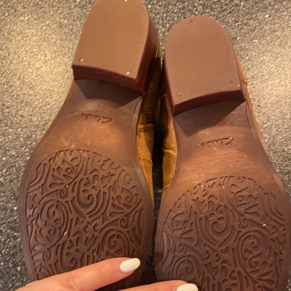 CLARKS | size 7 ankle boots - Picture 4 of 8